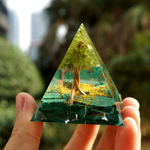 Charger l'image dans la galerie, Peridot Malachite Tree of Life Pyramid