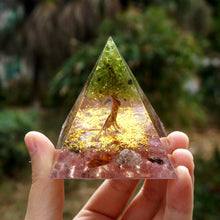 Charger l'image dans la galerie, Peridot Strawberry Quartz Tree Of Life Pyramid