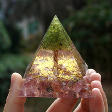 Charger l'image dans la galerie, Peridot Strawberry Quartz Tree Of Life Pyramid