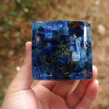 Charger l'image dans la galerie, Peridot Kyanite Tree Of Life Pyramid