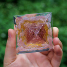 Charger l'image dans la galerie, Strawberry Quartz Tree Of Life Pyramid