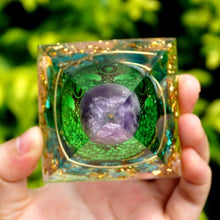 Charger l'image dans la galerie, Amethyst Sphere Blue Quartz Tree Of Life Pyramid