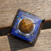 Charger l'image dans la galerie, Tiger Eye Sphere Lapis Lazuli Obsidian Pyramid
