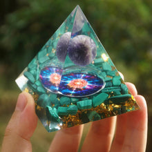 Charger l'image dans la galerie, Amethyst Sphere Malachite Pyramid