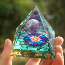 Charger l'image dans la galerie, Amethyst Sphere Malachite Pyramid