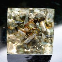 Charger l'image dans la galerie, Peridot Gray Moonstone Tree Of Life Pyramid