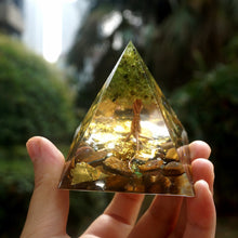 Charger l'image dans la galerie, Peridot Tiger Eye Tree of Life Pyramid