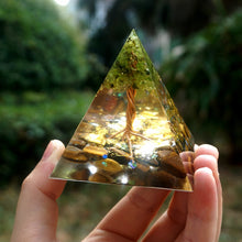Charger l'image dans la galerie, Peridot Tiger Eye Tree of Life Pyramid