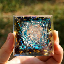 Charger l'image dans la galerie, White Crystal Pillar Blue Sandstone Pyramid