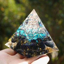 Charger l'image dans la galerie, White Crystal Pillar Blue Sandstone Pyramid