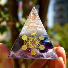 Charger l'image dans la galerie, White Crystal Point Blue Chalcedony Pyramid