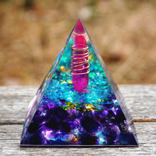 Charger l'image dans la galerie, Crystal Point Blue Quartz Pyramid