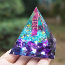 Charger l'image dans la galerie, Crystal Point Blue Quartz Pyramid