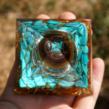 Charger l'image dans la galerie, Tiger Eye Sphere Turquoise Pyramid