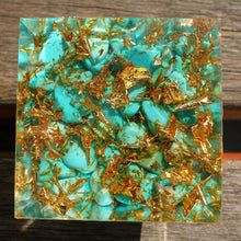 Charger l'image dans la galerie, Tiger Eye Sphere Turquoise Pyramid