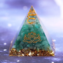 Charger l'image dans la galerie, Green Aventurine Lotus Pyramid