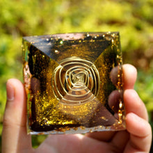 Charger l'image dans la galerie, Tiger Eye Sphere Black Tourmaline Pyramid