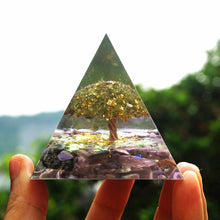 Charger l'image dans la galerie, Peridot Charoite Tree Of Life Pyramid