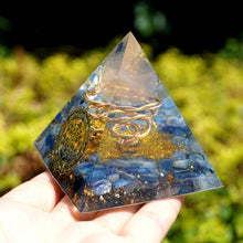 Charger l'image dans la galerie, Rose Quartz Sphere Kyanite Pyramid