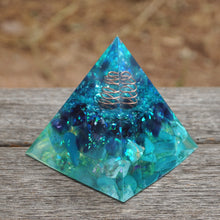 Charger l'image dans la galerie, Clear Quartz Copper Coil Amethyst Turquoise Pyramid