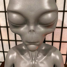 Charger l'image dans la galerie, Meditating Alien Statue