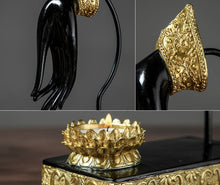 Charger l'image dans la galerie, Exquisite Buddha Hand Candle Holder