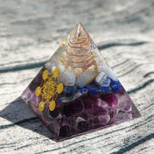 Charger l&#39;image dans la galerie, White Crystal Point Blue Chalcedony Pyramid
