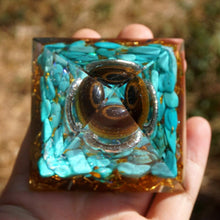 Charger l&#39;image dans la galerie, Tiger Eye Sphere Turquoise Pyramid
