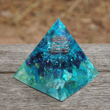Charger l&#39;image dans la galerie, Clear Quartz Copper Coil Amethyst Turquoise Pyramid
